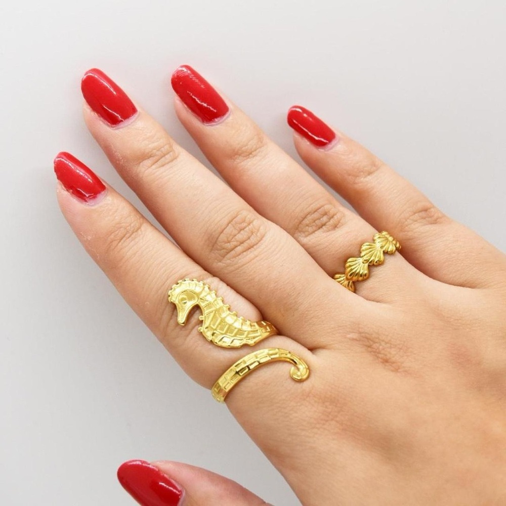 Gold Seashell Ring - Picture 2 of 7